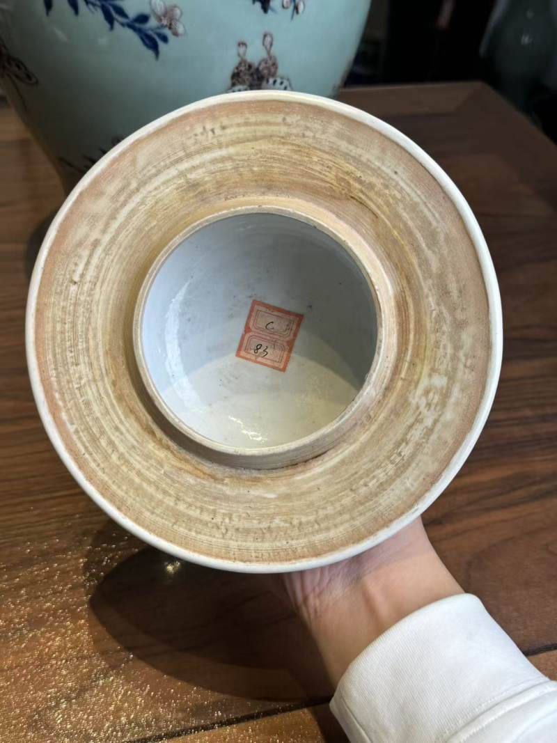 清乾隆 青花釉里红蝶恋花将军罐 - 图11