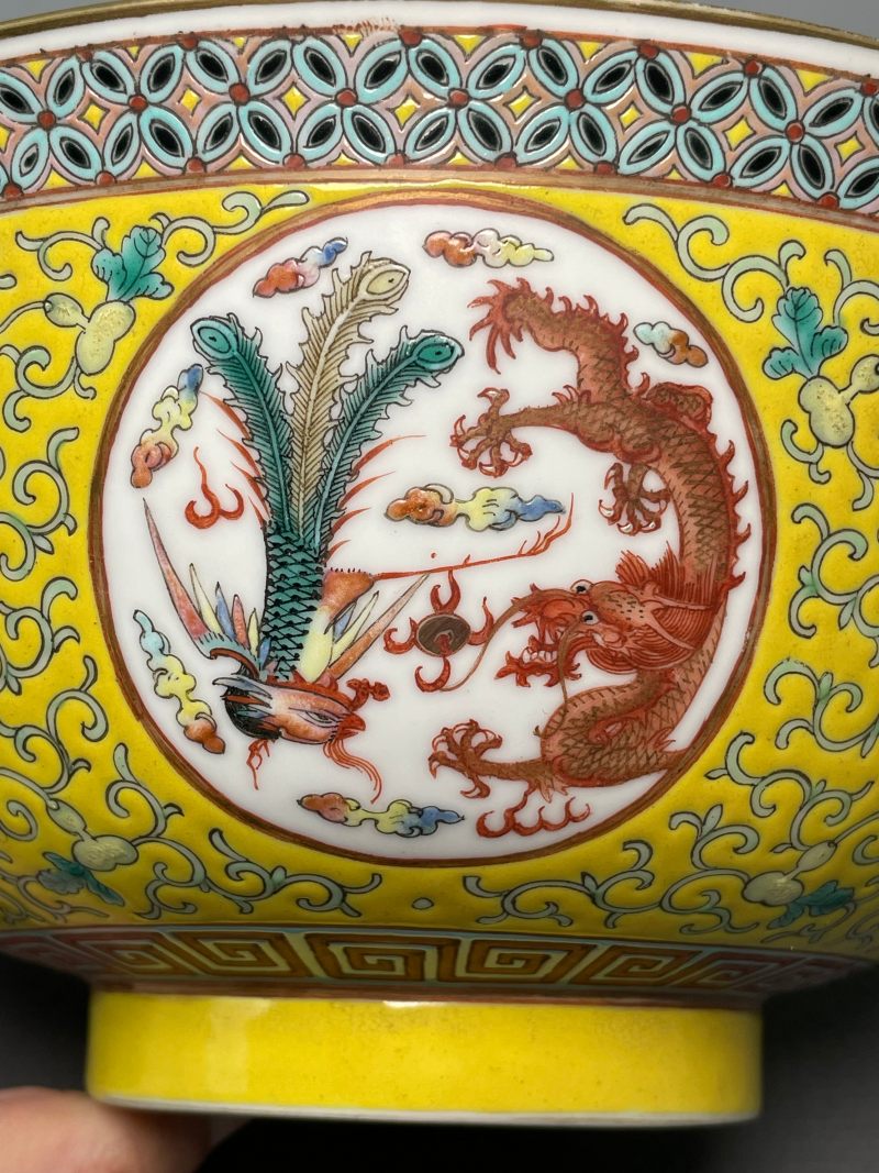 清光绪 黄地粉彩瓜瓞绵绵开光龙凤纹大碗 - 图9