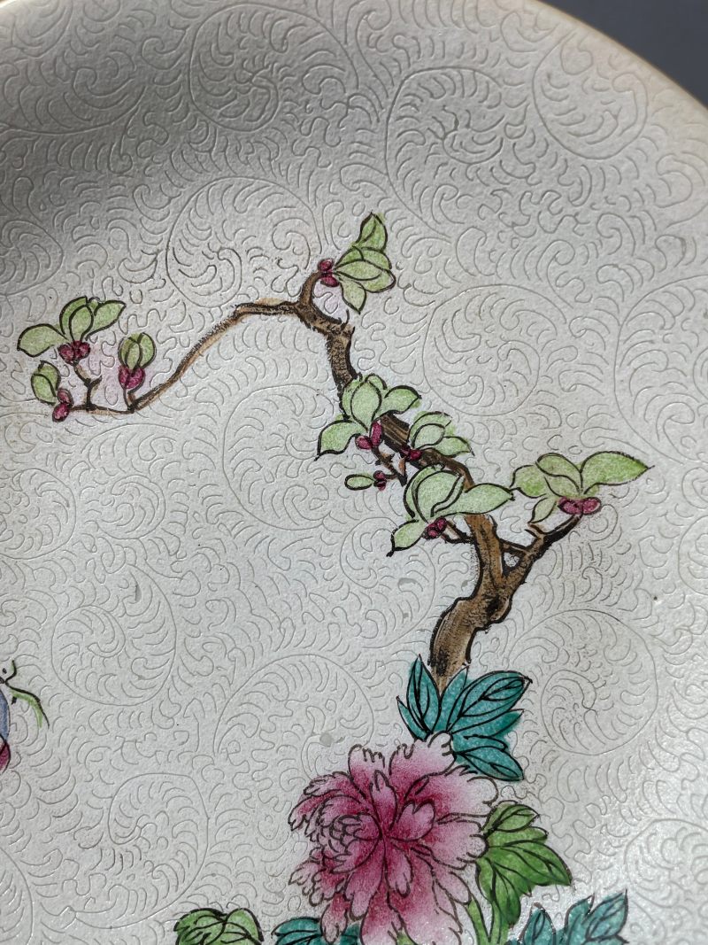 清乾隆 粉彩白轧道盘 - 图5