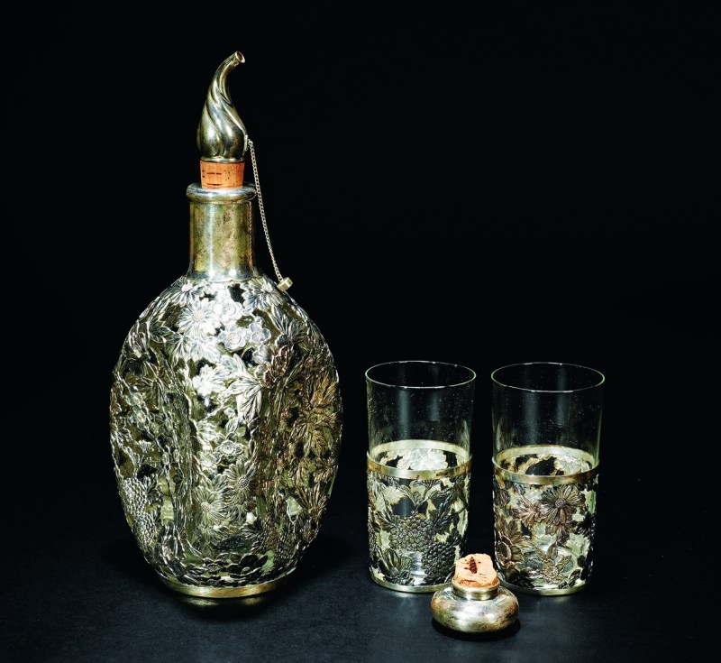 清 纯银镂空雕花卉纹威士忌瓶、杯 四件/套