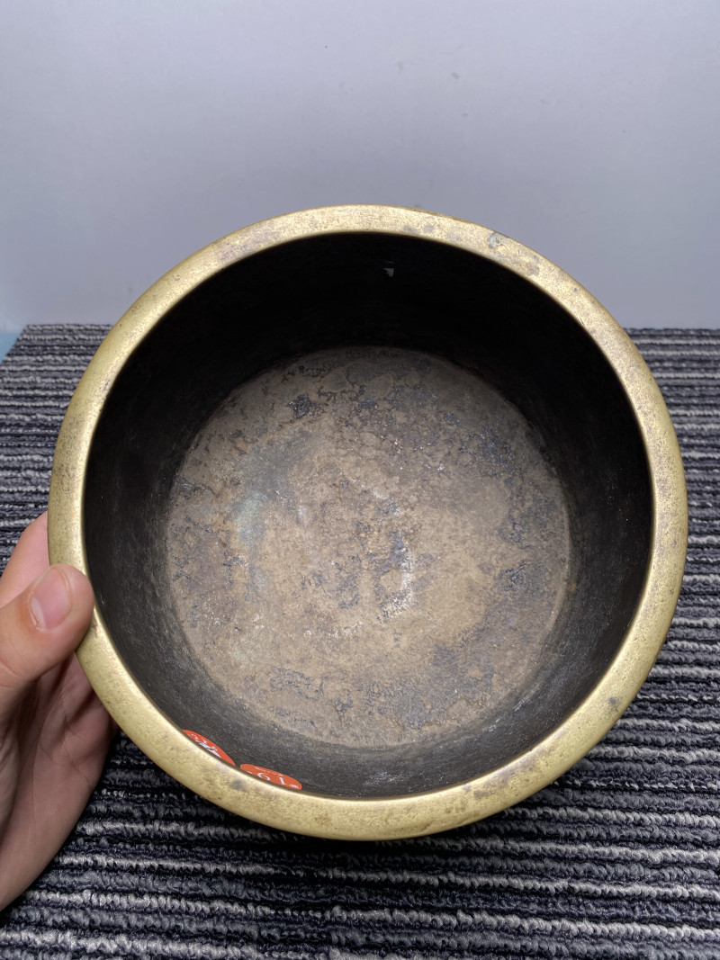 清 “大明宣德年制”款铜龙凤纹筒式三足炉 - 图18