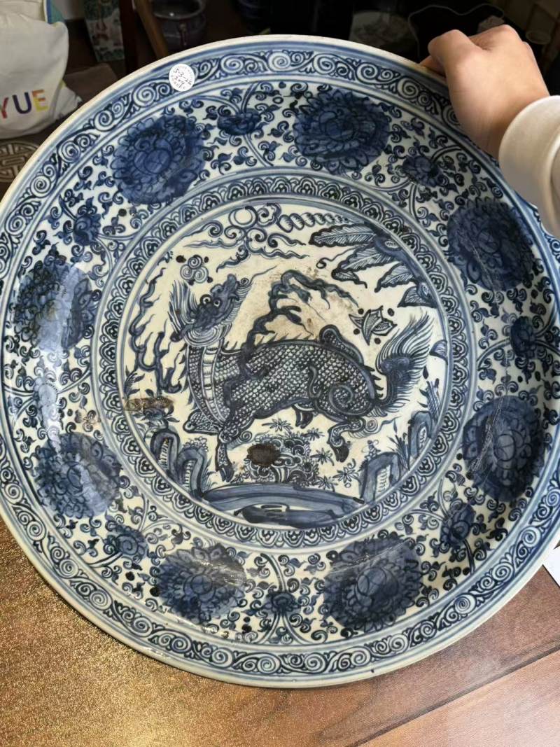 明青花 正统青花麒麟瑞兽纹大盘 - 图2