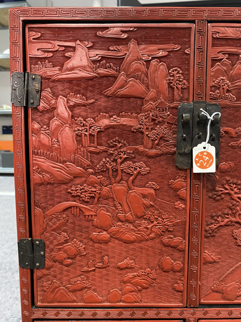 清 剔红山水人物图柜 - 图18