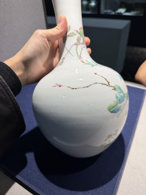 民国 静远堂制粉彩牡丹纹小天球瓶 - 图12