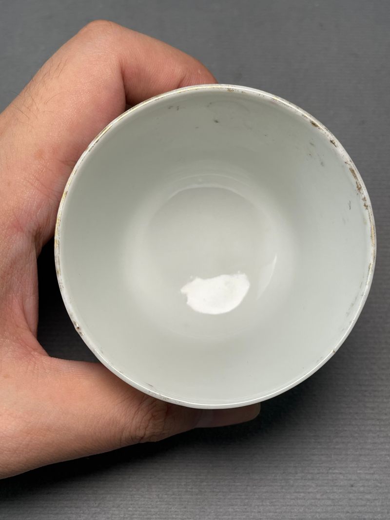 民国 粉彩“石上大吉”图杯 - 图7