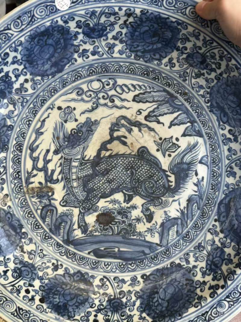 明青花 正统青花麒麟瑞兽纹大盘 - 图3