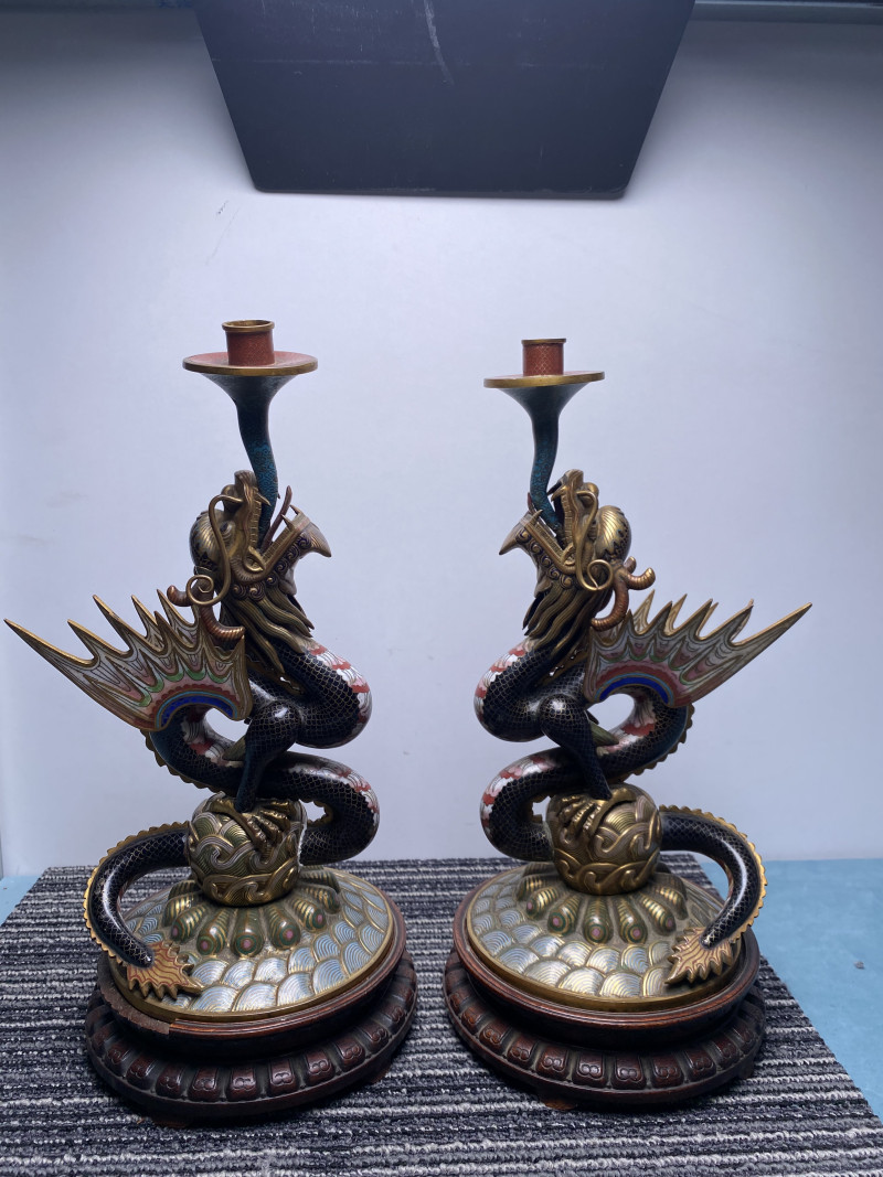 清 铜胎掐丝珐琅应龙纹烛台一对 - 图19