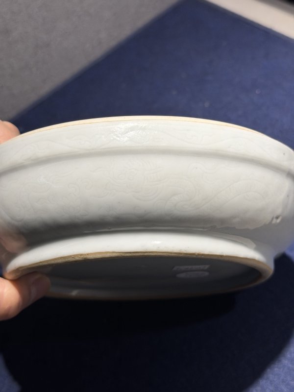 现代 白釉刻龙纹器 - 图7