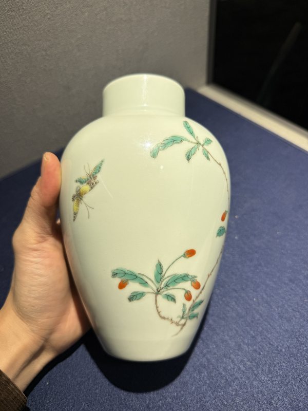现代 五彩折枝瑞果花蝶尊 - 图10