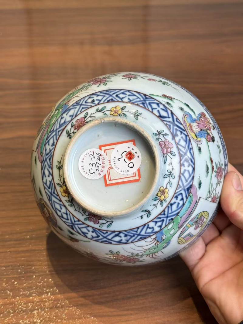 清乾隆 粉彩暗春宫人物碗 - 图9