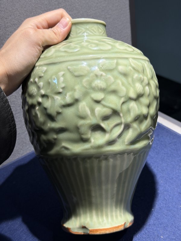明 处州龙泉牡丹纹梅瓶 - 图4