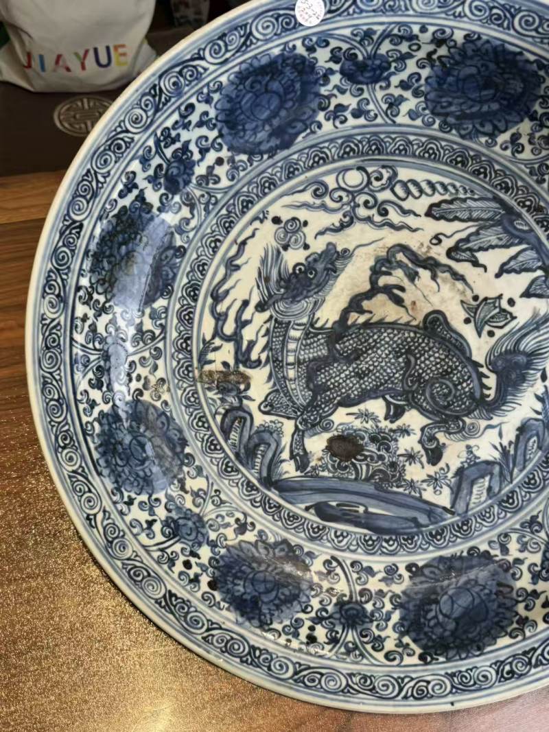 明青花 正统青花麒麟瑞兽纹大盘 - 图4