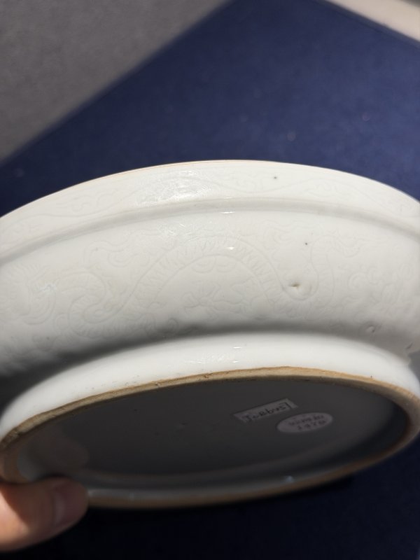 现代 白釉刻龙纹器 - 图8