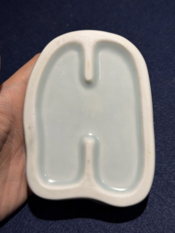 现代 粉青釉鸡形熏 - 图5