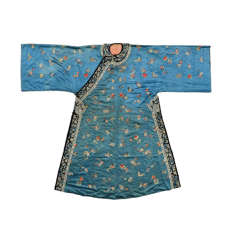 清  蓝色地花蝶纹氅衣