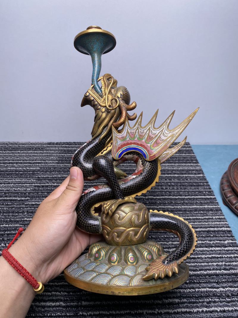 清 铜胎掐丝珐琅应龙纹烛台一对 - 图20