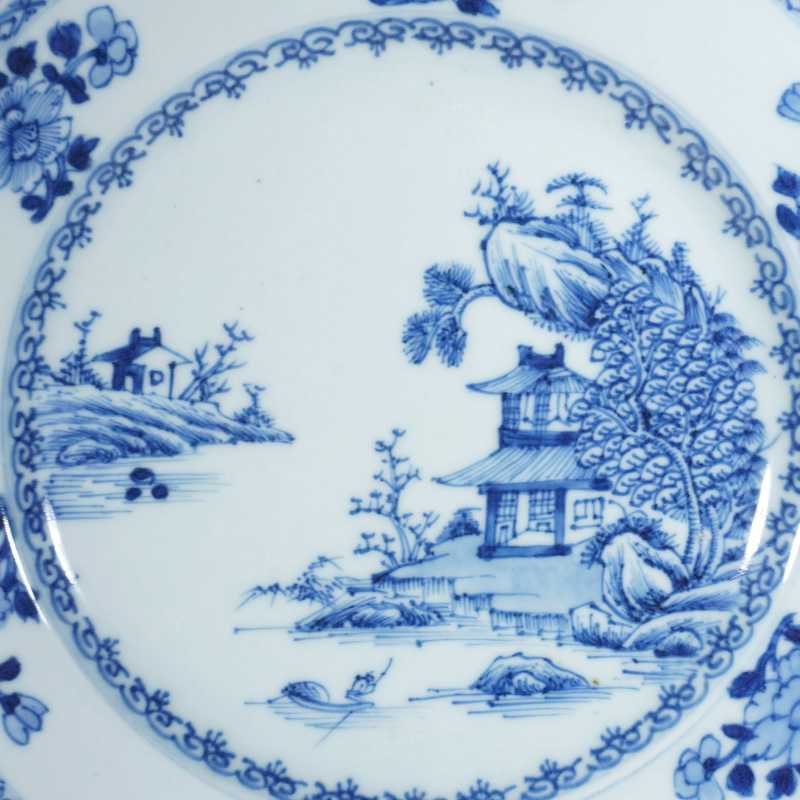 清乾隆青花山水风景盘 - 图2