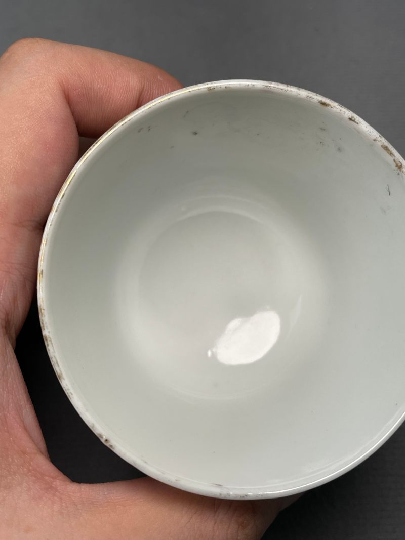 民国 粉彩“石上大吉”图杯 - 图9