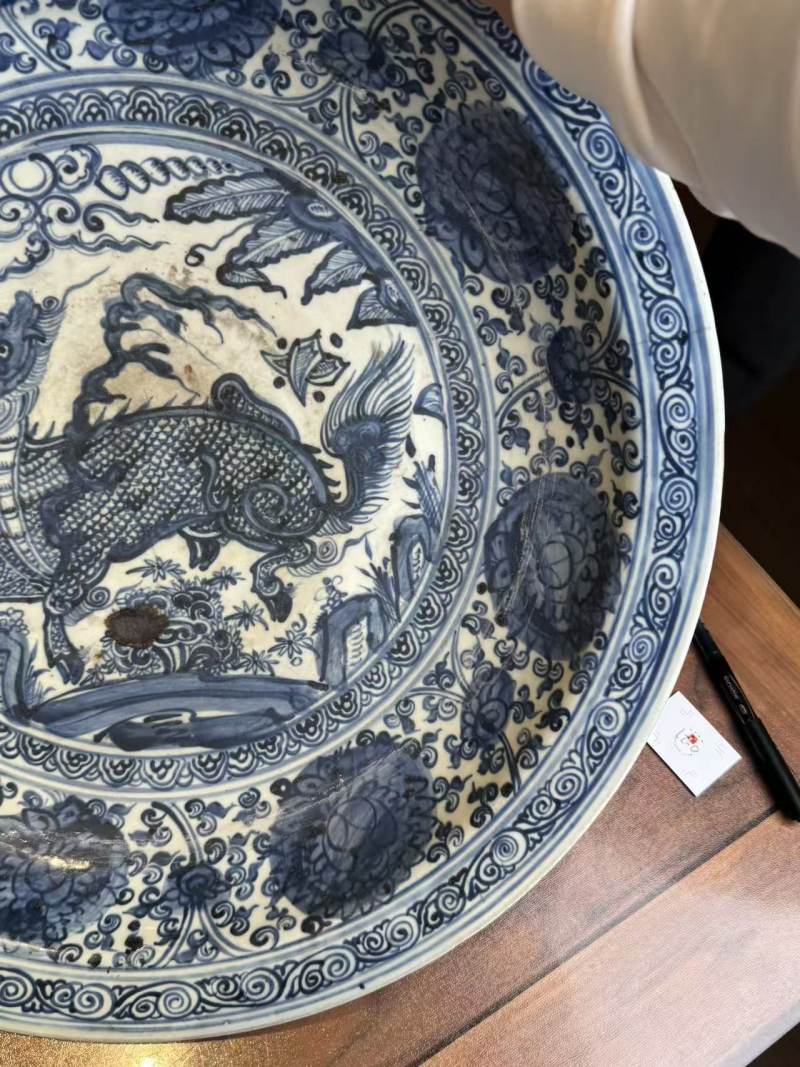明青花 正统青花麒麟瑞兽纹大盘 - 图5