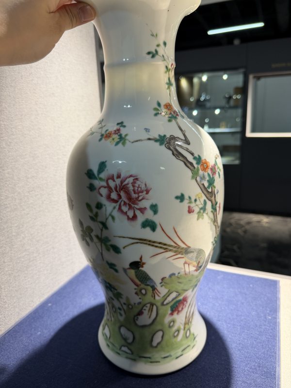 清至民国 粉彩花鸟瓶、盘、碗一组 - 图4