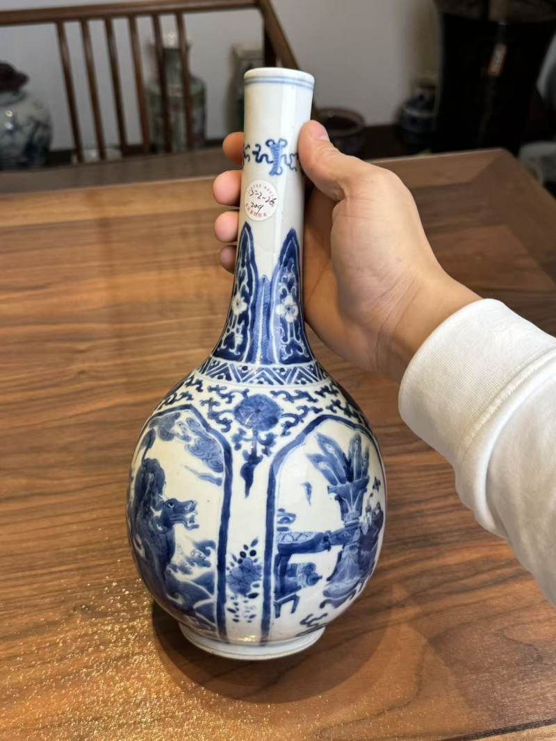清晚期 青花开窗瑞兽纹长颈瓶 - 图7
