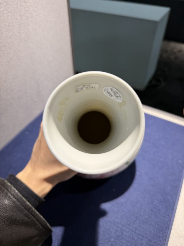民国 静远堂制粉彩牡丹纹小天球瓶 - 图14