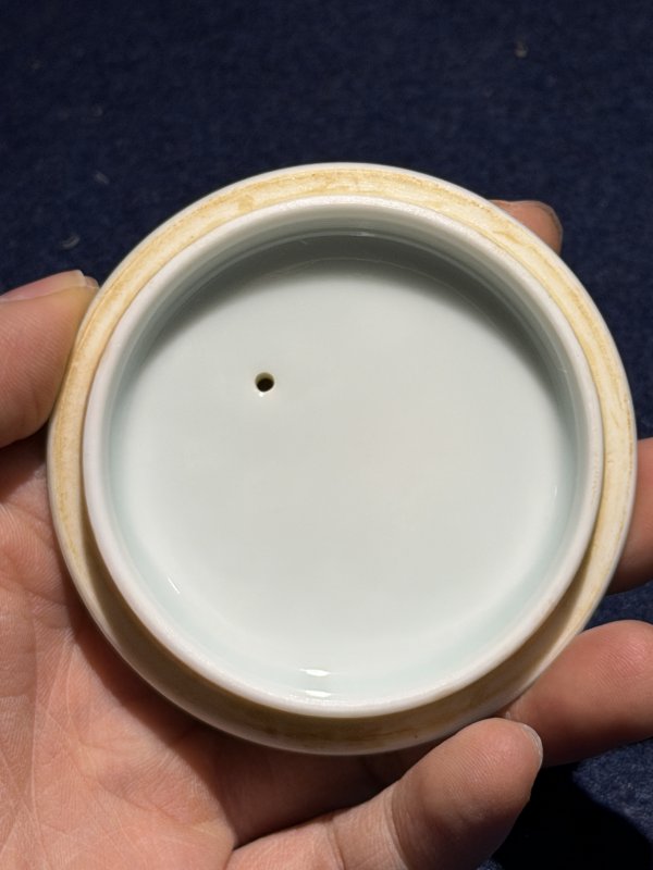 现代 粉青釉松枝钮壶 - 图2