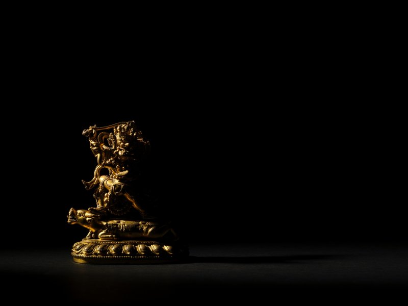 A gilt-bronze figure of Raktayamari and Vajravetali, Mark and period of Yongle | 明永樂　銅鎏金紅閻摩敵與金剛亥母造像　《大明永樂年施》款 - 图2