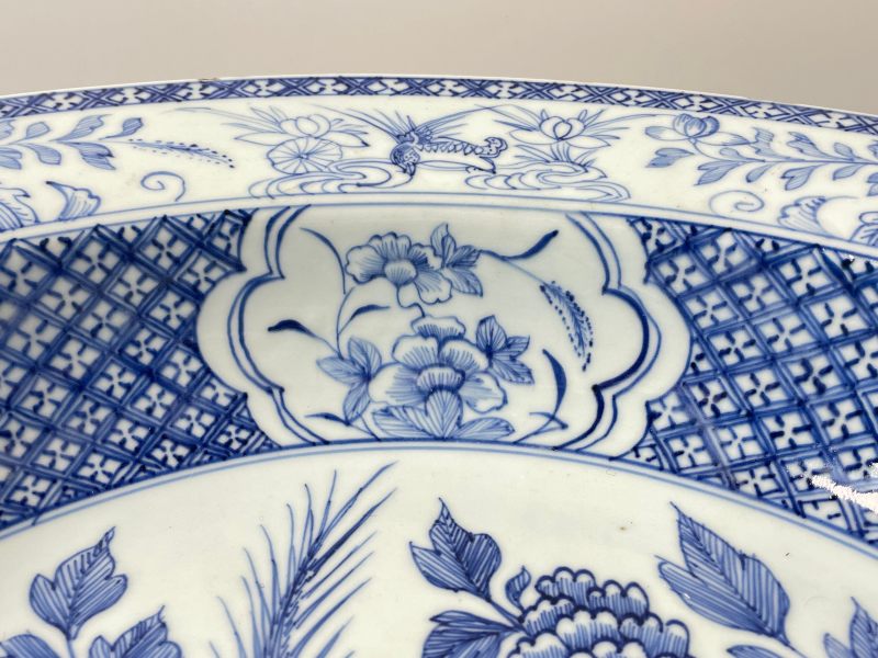 清乾隆  青花花卉纹大盘 - 图11