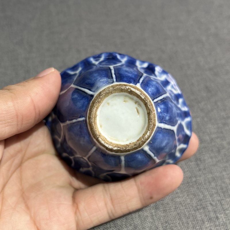 清乾隆青花荷花压手杯 - 图8