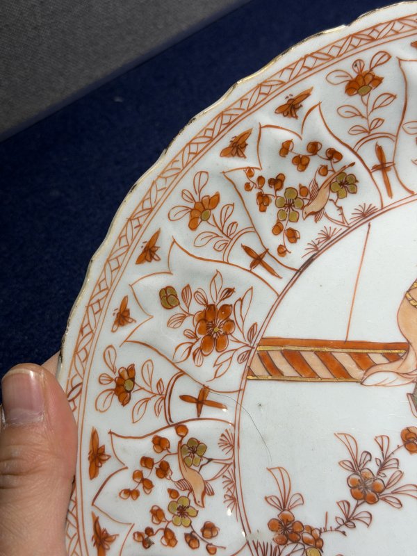 清康熙 矾红描金西厢记故事图花口盘 - 图7