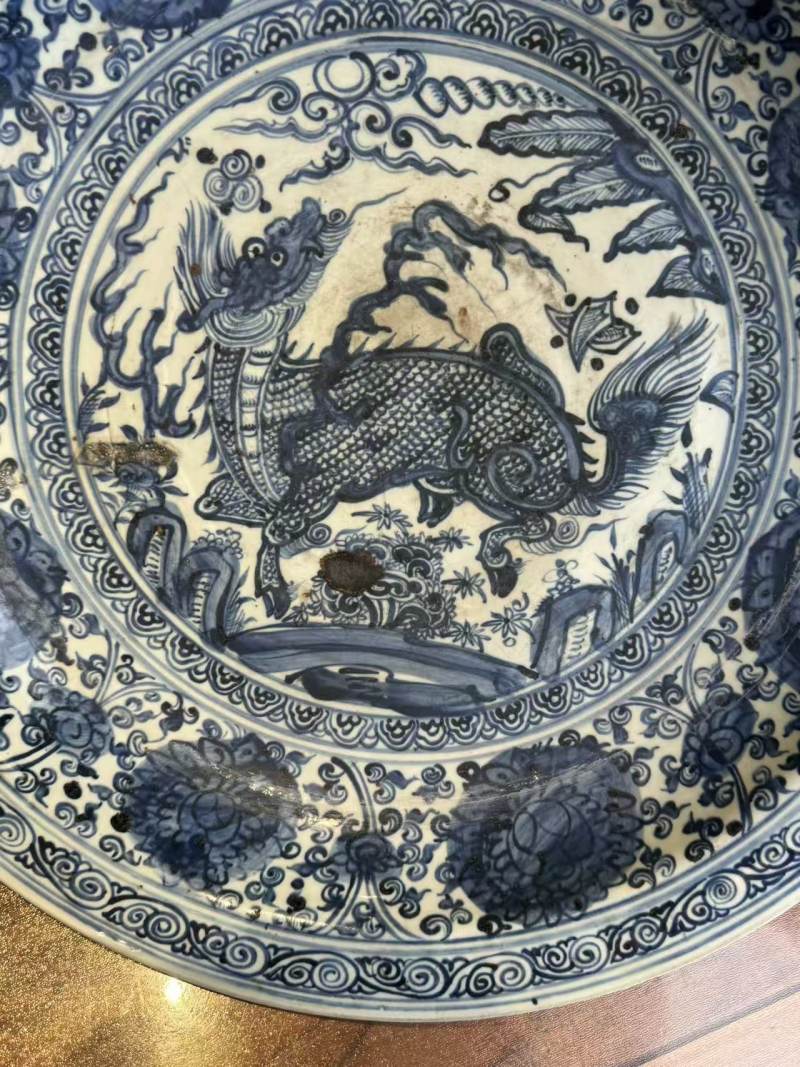 明青花 正统青花麒麟瑞兽纹大盘 - 图6