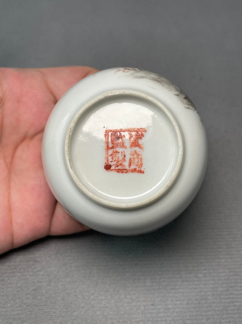 民国 粉彩“石上大吉”图杯 - 图10