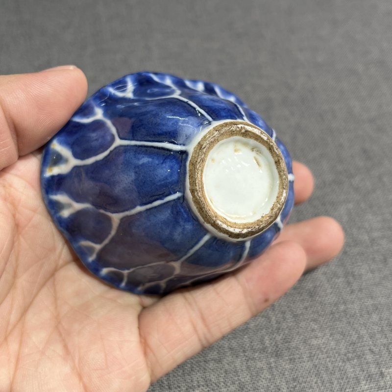 清乾隆青花荷花压手杯 - 图9