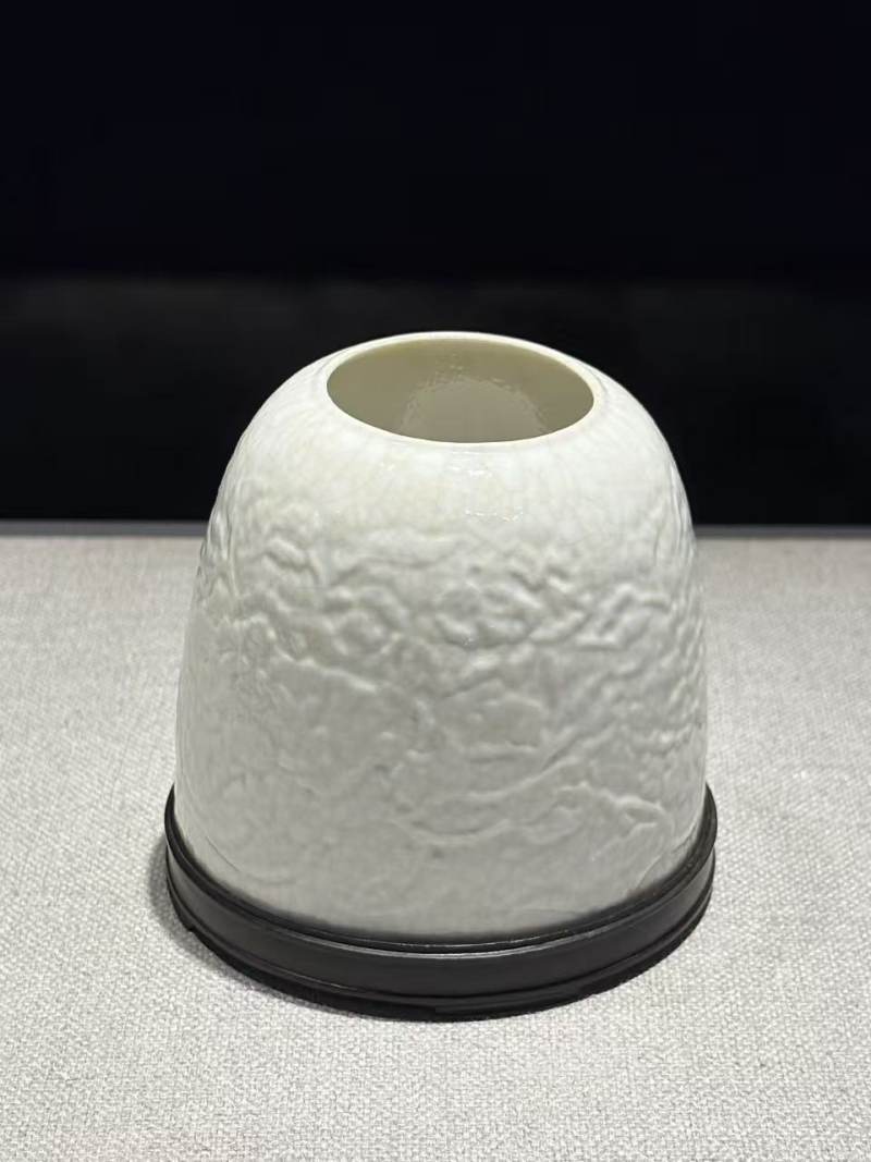 清早期 仿定釉牵牛花纹马蹄水盂（带木座） - 图8