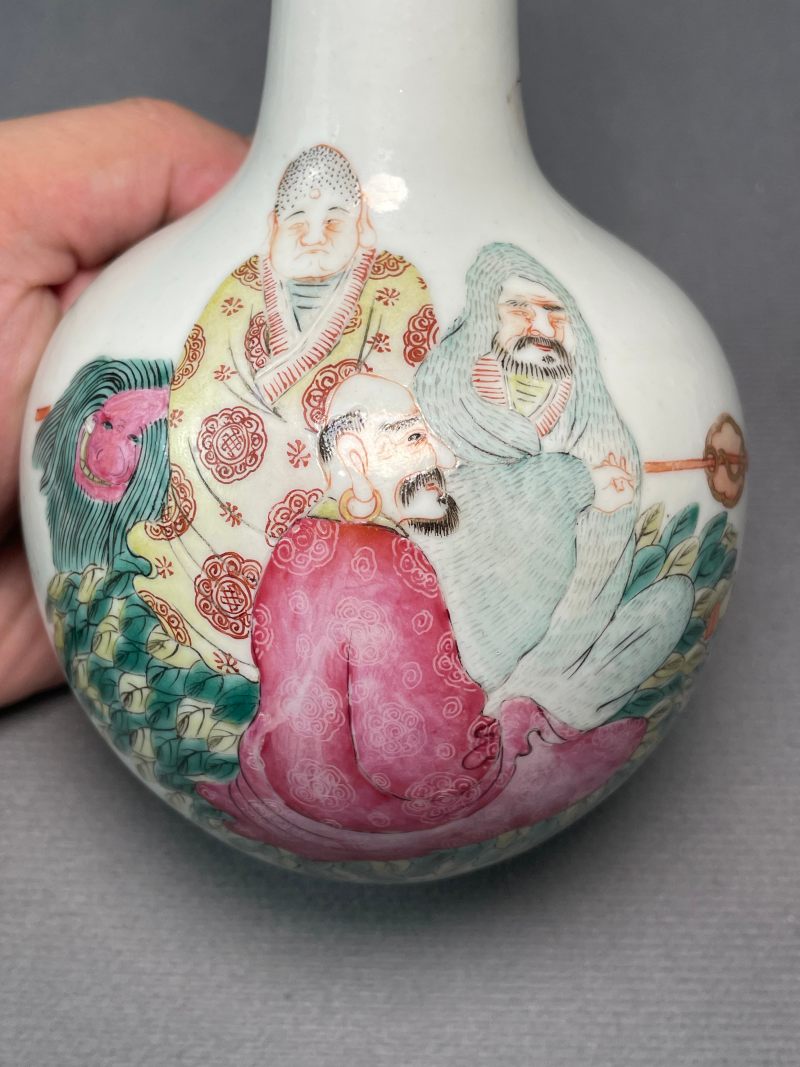 清晚期  粉彩天坛三圣佛教人物天球瓶 - 图5