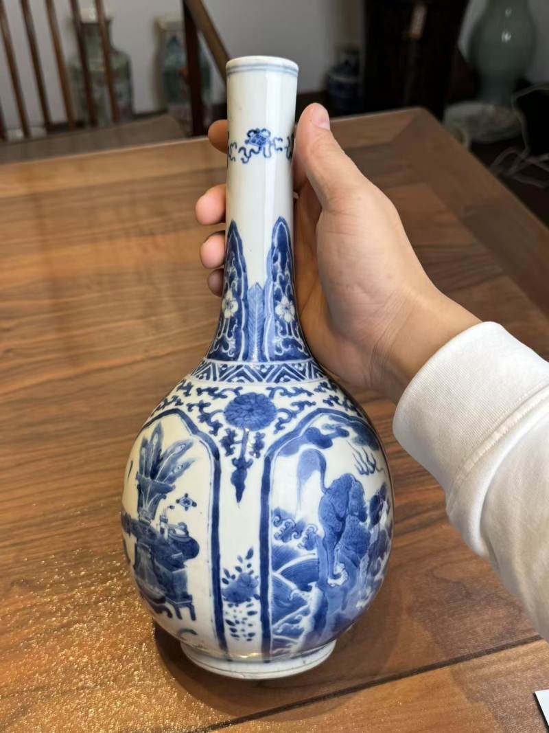 清晚期 青花开窗瑞兽纹长颈瓶 - 图2