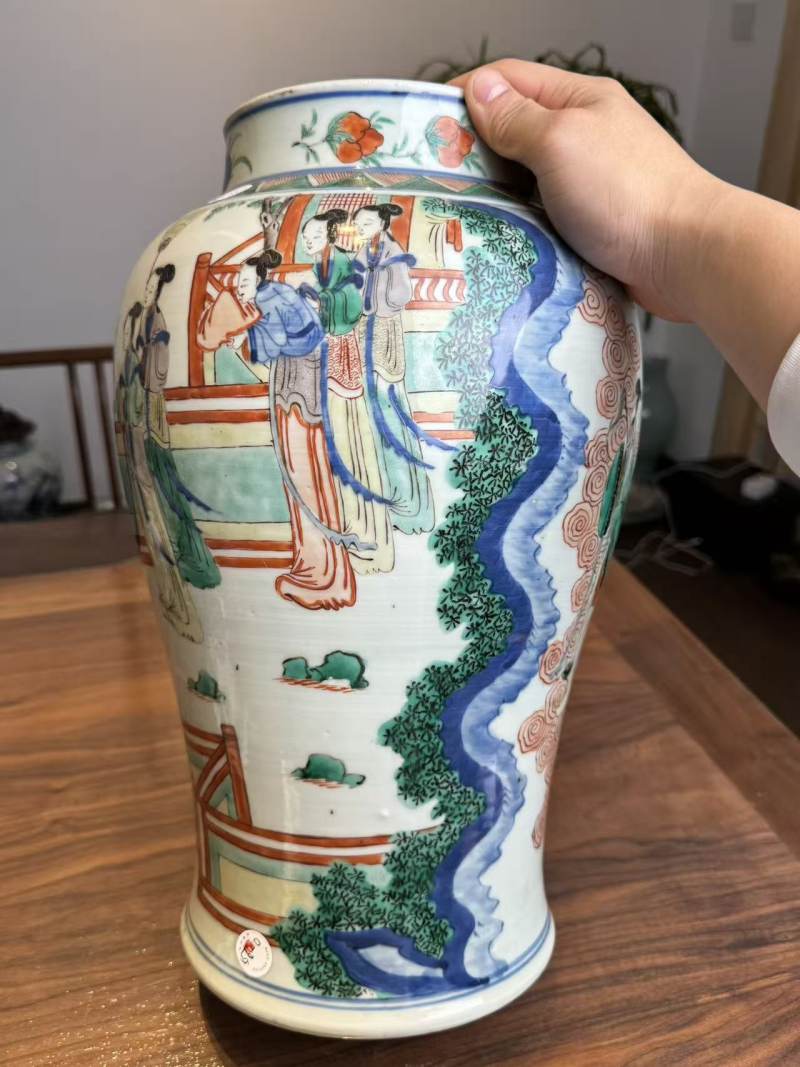 清晚期 五彩庭院仕女游园将军罐 - 图2