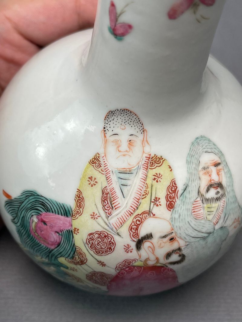 清晚期  粉彩天坛三圣佛教人物天球瓶 - 图6