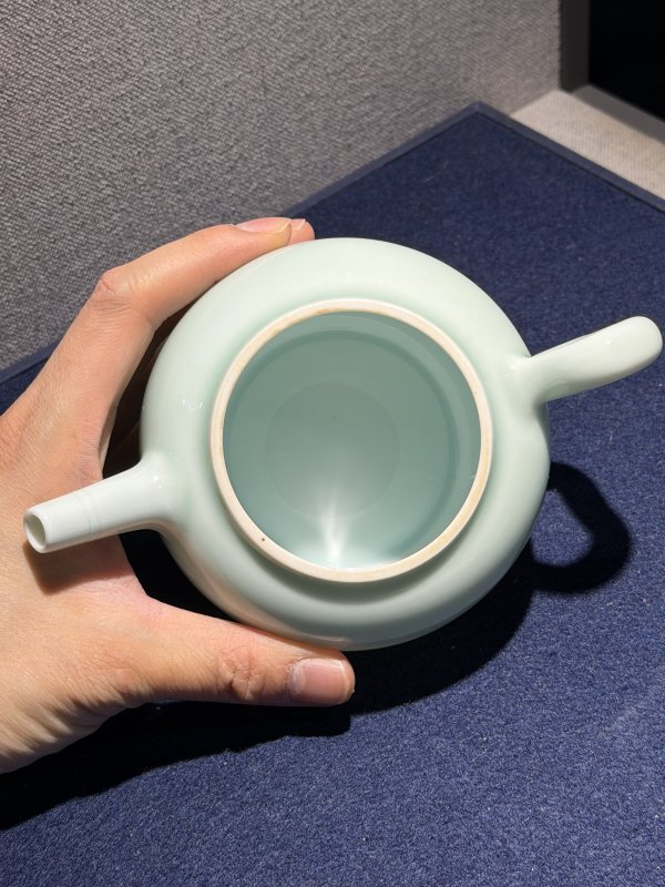 现代 粉青釉松枝钮壶 - 图5