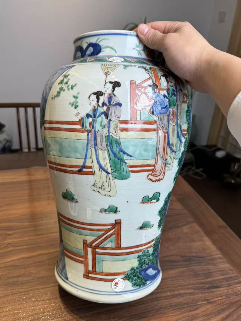 清晚期 五彩庭院仕女游园将军罐 - 图3