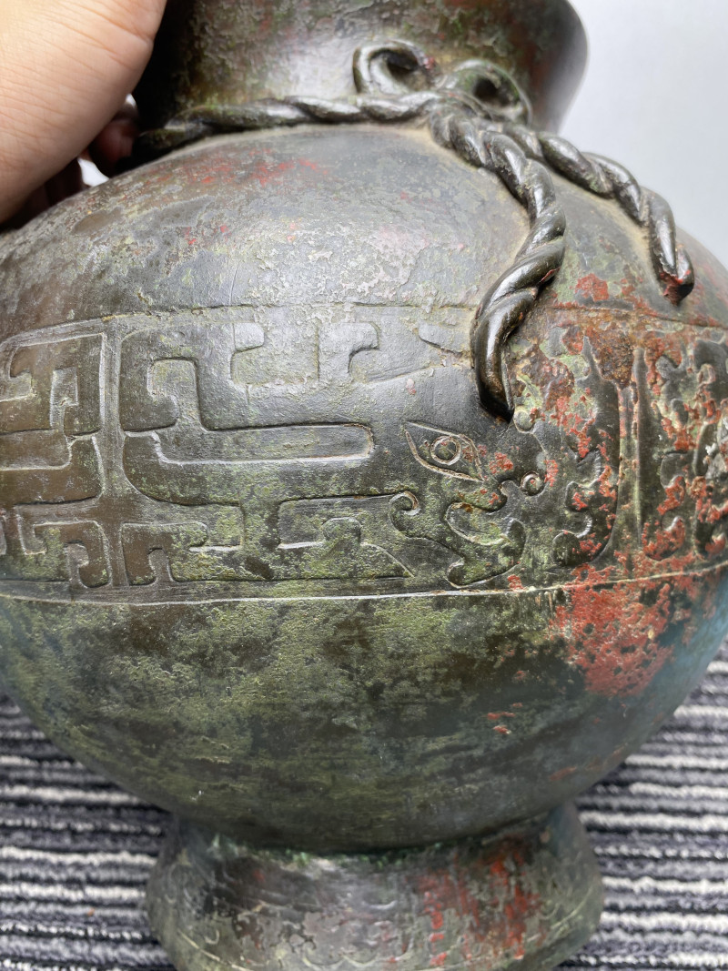 明 铜龙纹辅首衔环耳尊 - 图9