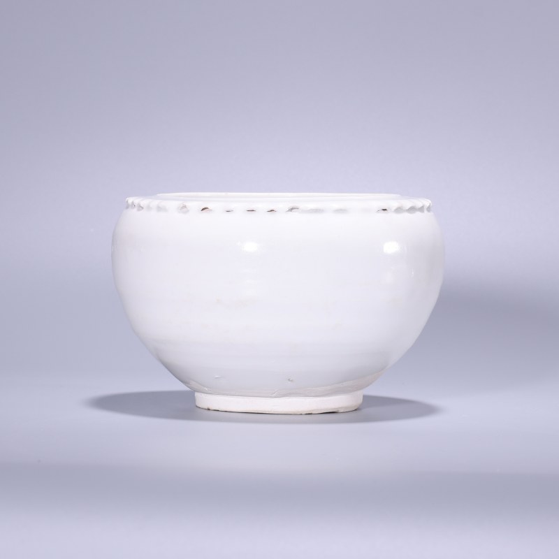 明代 白釉花口钵