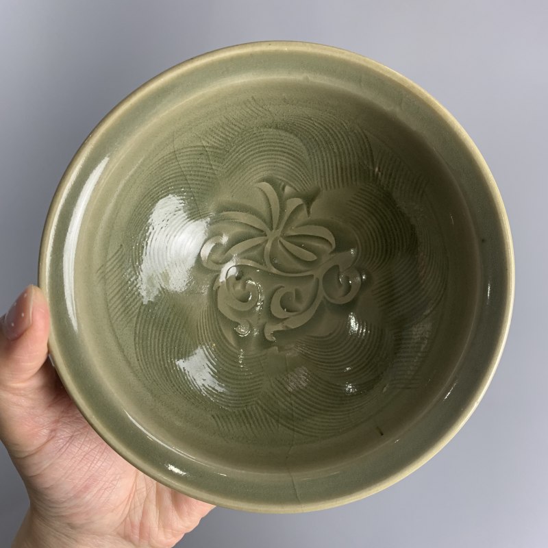 明代 青釉落花流水折沿盏 - 图4