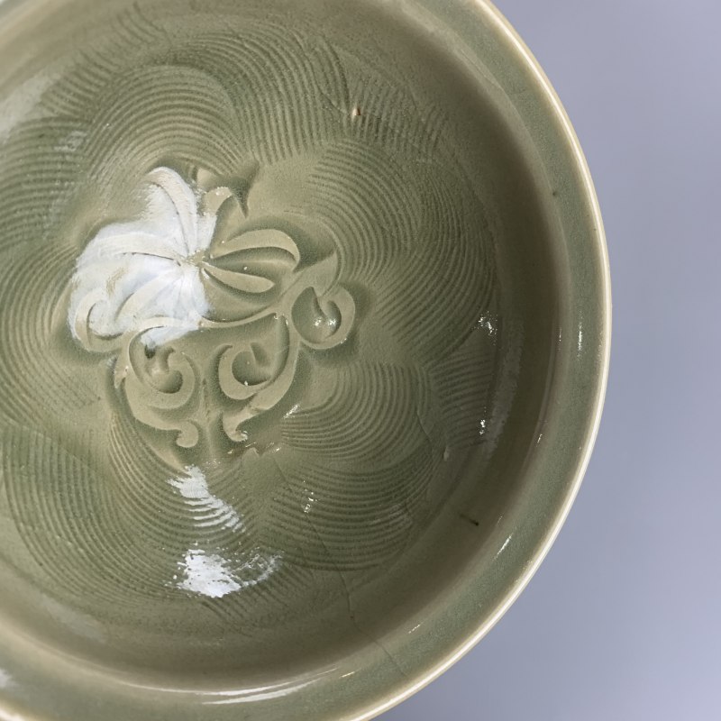 明代 青釉落花流水折沿盏 - 图5