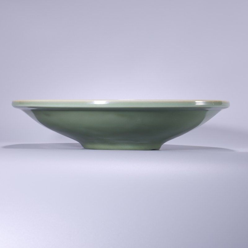 明代 龙泉窑翠青釉菊瓣纹大盘 - 图3