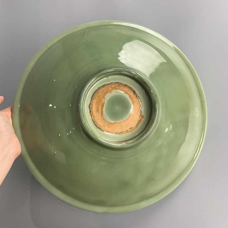 明代 龙泉窑翠青釉菊瓣纹大盘 - 图9