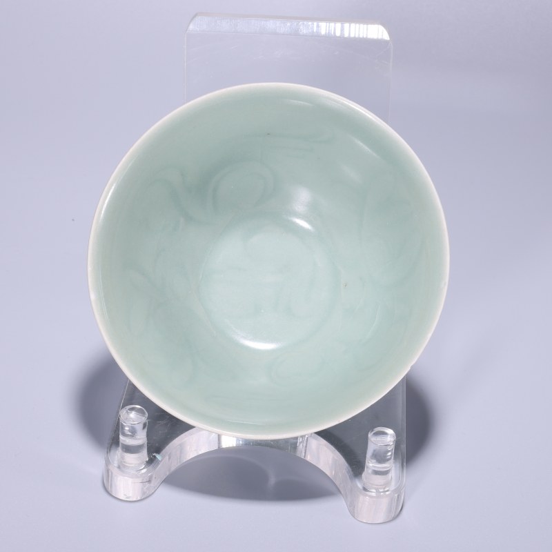 明代 龙泉窑青釉深腹刻花盏