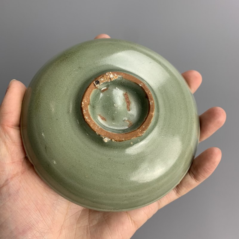 明代 龙泉窑梅子青釉点褐彩粉盒 - 图6
