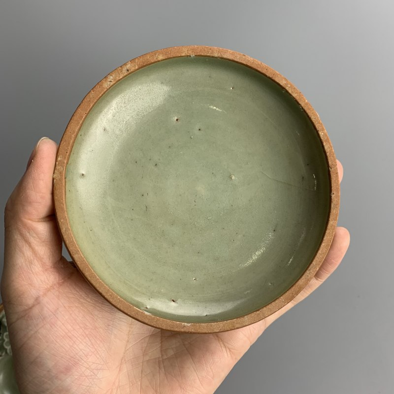 明代 龙泉窑梅子青釉点褐彩粉盒 - 图7
